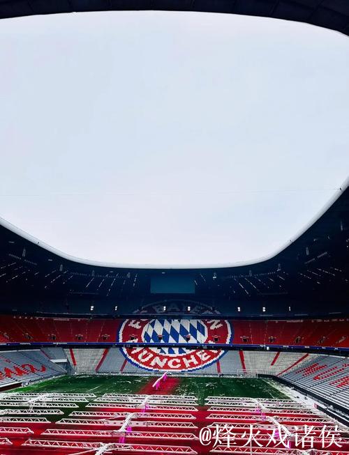 17岁拜仁神童创欧冠纪录，闪耀安联球场