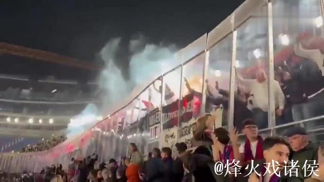 科贝记者：法兰克福球迷往巴萨球迷区投掷杂物甚